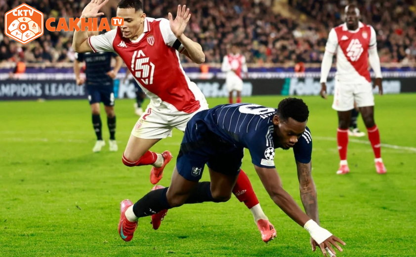 Tiền đạo Ollie Watkins của Aston Villa và cầu thủ dự bị Jhon Duran đều không thể ghi bàn.